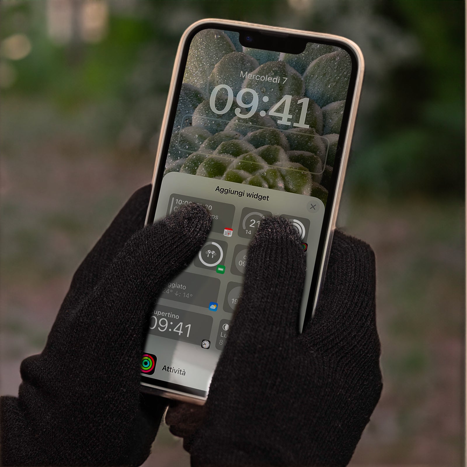 Capacitive gloves for touch screens